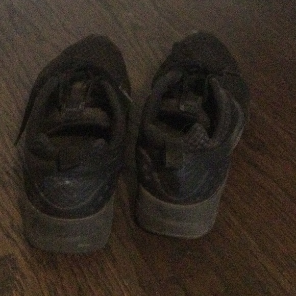 Men’s Nike Sneakers - Picture 3 of 5